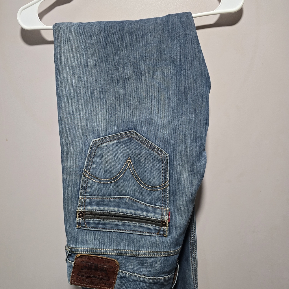 Levi's Sky Blue Straight Fit Jeans